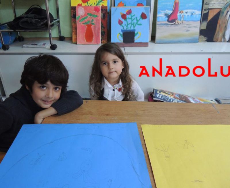 Çocuklar Resim Çalışması Yapıyorlar Çukurovada