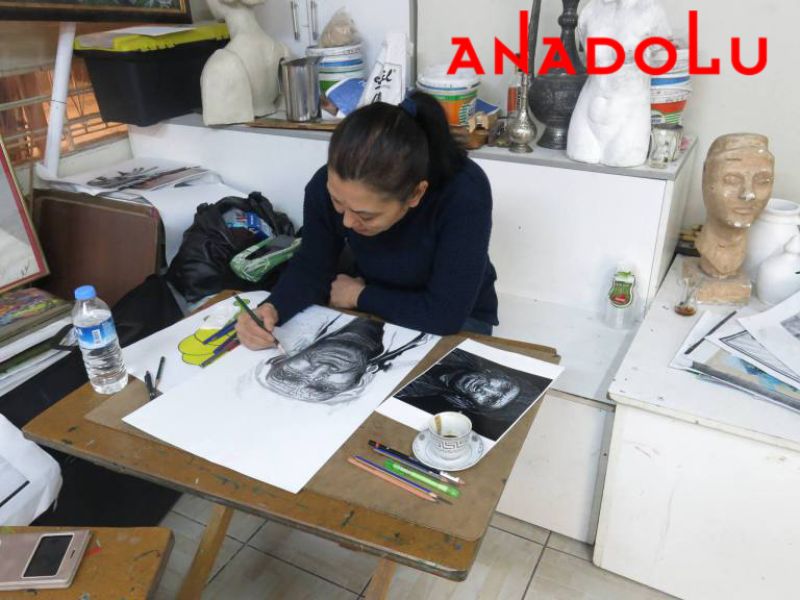 Yaşlı Kadın Çizmi Yapan Hobi Grupları Çukurovada